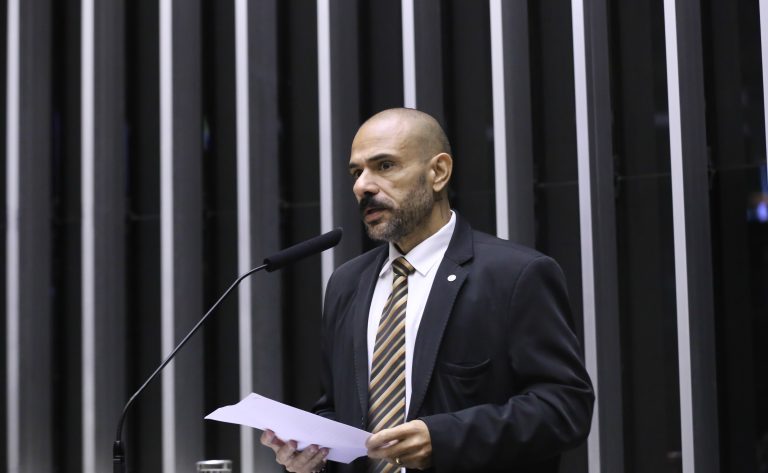 Comissão aprova projeto que permite demissão indenizada em caso de sofrimento psicológico