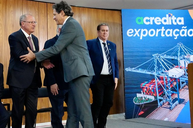 28-07-2025 Assinatura da sanção do PL do Acredita Exportação