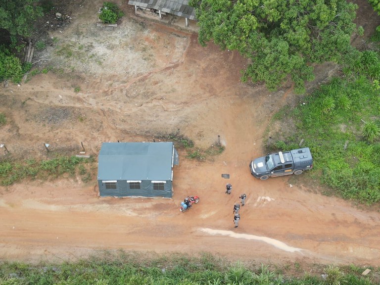 Imagem aérea mostra base montada pela Força Nacional em estrada vicinal na região de Samaúma, zona rural de Mucajaí (RR). Foto: Casa de Governo
