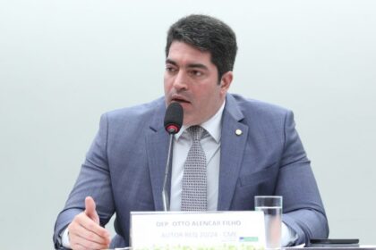 Comissão aprova proibição do horário de verão em todo o país