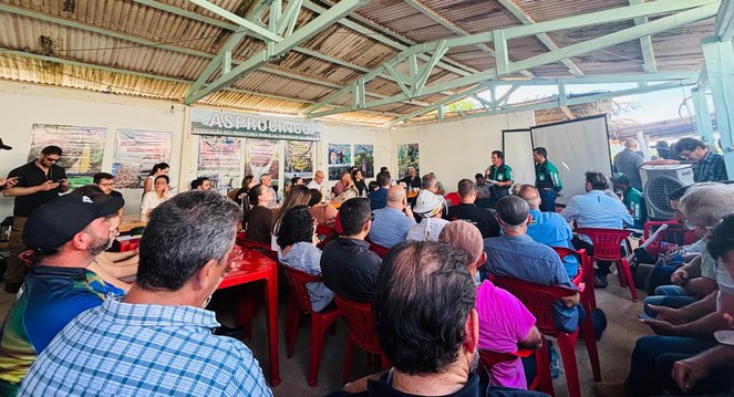 Agricultores do PAD Burareiro participaram de encontro na sede da Asprocinco, em Rondônia | Foto: Freddy Charlson/Secom-PR