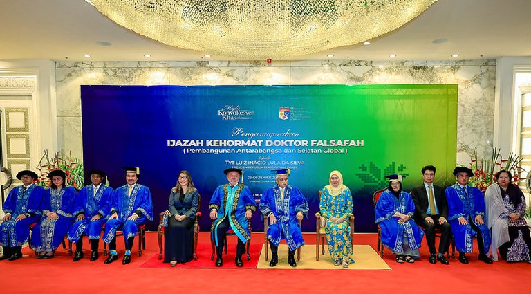 Lula honoris causa 2.jpg