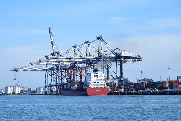 Projeto abre crédito para investimento em infraestrutura portuária e aeroespacial