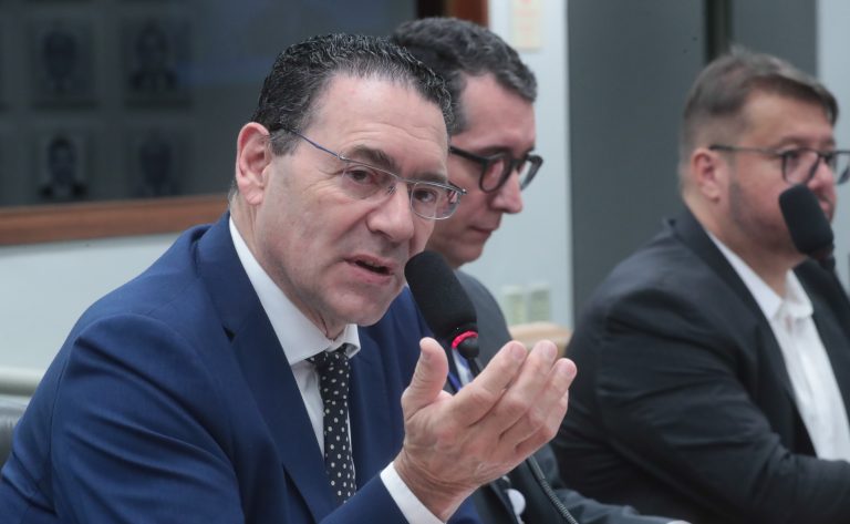 Comissão aprova proibição da venda de cigarro perto de escolas