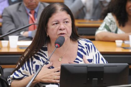 Comissão aprova multa para quem deixa criança sozinha em elevador e áreas comuns de condomínios