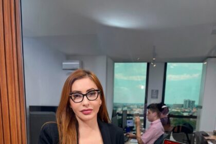 Blogs usam imagem de Paula Litaiff na COP-30 ao lado de investigada, e jornalista fala em tentativa de intimidação