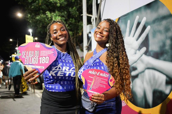 Tenda "Oxe, Me respeite!", em Salvador.  Foto: Laura Samily